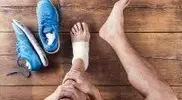 Runner-With-An-Ankle-Injury-And-Knee-Pain.webp