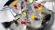 ommy-GT-Gin-drink-recipe-with-fresh-fruits-and-ice.webp