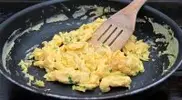 Scrambled-Eggs-Frying-Pan.webp